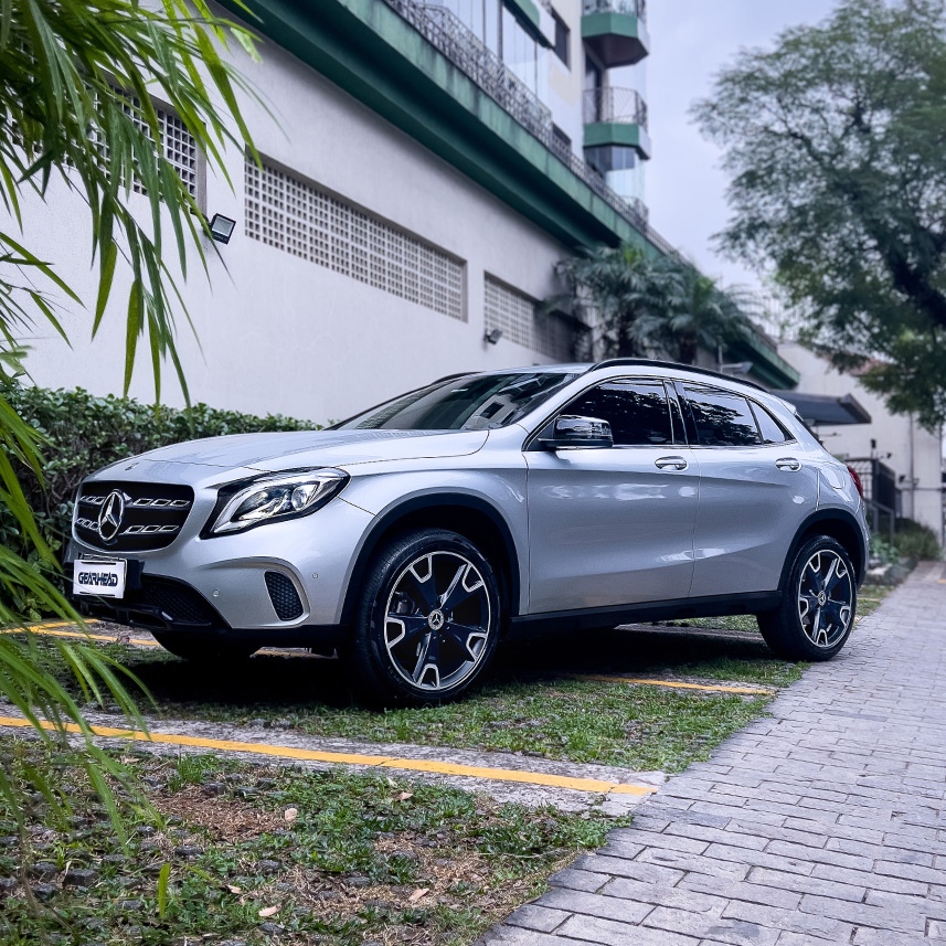 mercedes-benz-GLA200-night-2019-06