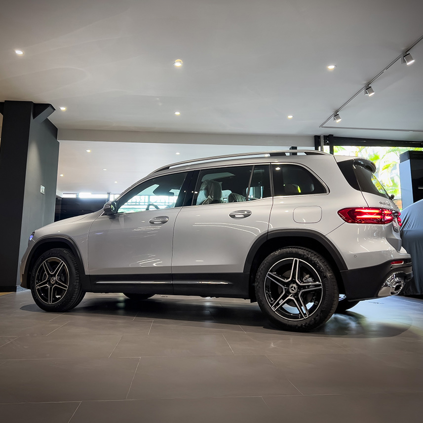 galeria-MERCEDES-BENZ-GLB-220-AMG-LINE–4MATIC-0km-2025-09
