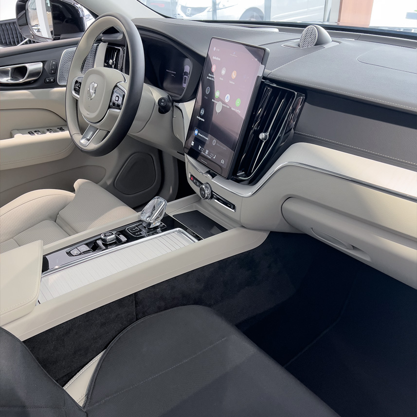 galeria-VOLVO-XC60-ULTRA-T8-2026-0km-07