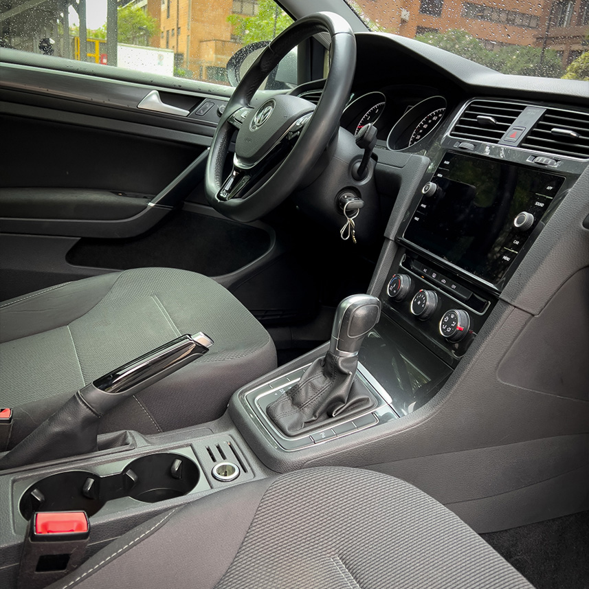 galeria-Volkswagen-Golf-Comfortline-TSI-2018-01